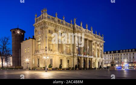 TURIN, Italien - 14. März 2017: Palazzo Madama in der Abenddämmerung. Stockfoto