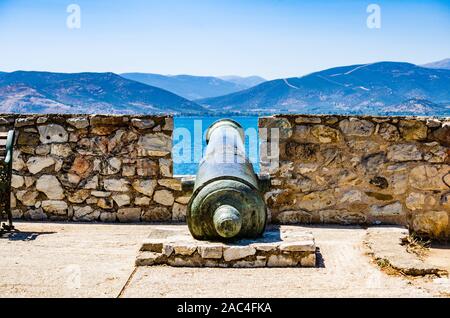 Die historische Kanonen der alten Alter bei Nafplio in Argolis, Griechenland Stockfoto