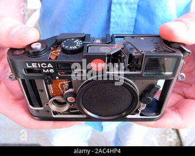 AJAXNETPHOTO. Vereinigtes Königreich. - Klassische LEICA CUT-AWAY-SCHWARZE FARBE 1980 S LEICA M6 FACTORY CUTAWAY, elektronische Zähler Schaltungen. Batterie GEHÄUSE UND TEIL DER ENTFERNUNGSMESSER ANZEIGEN FOCUS SYSTEM. Foto: Jonathan Eastland/AJAX REF: GR 82406 853 Stockfoto