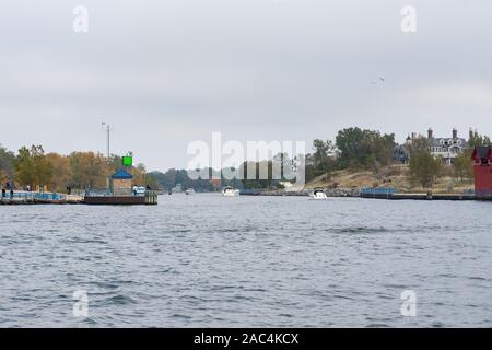 Holland MI, USA Oktober 20, 2019: Holland State Park. Eingang eines Kanals zwischen Lake Michigan und Lake Macatawa. Stockfoto