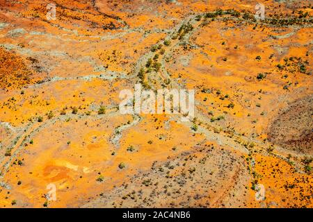 Luftaufnahme des Kings Canyon und die umliegenden George Gill reicht in der entlegenen nördlichen Gebiet im Zentrum von Australien. Stockfoto