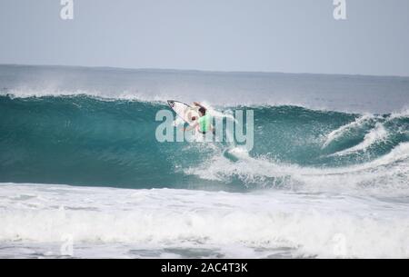 La Union, Philippinen. 29 Nov, 2019. Edito Alcala, kurze Platte Kategorie des philippinischen Surfen Team während der Praxis zur Vorbereitung für die 30 Philippinen 2019 Southeast Asian Games an Monaliza, Punkt Pause in San Fernando, La Union. Die Veranstaltung wird auf den Philippinen von November 30, 2019 bis 11. Dezember 2019. (Foto von Mary Grace Catin/Pacific Press) Quelle: Pacific Press Agency/Alamy leben Nachrichten Stockfoto