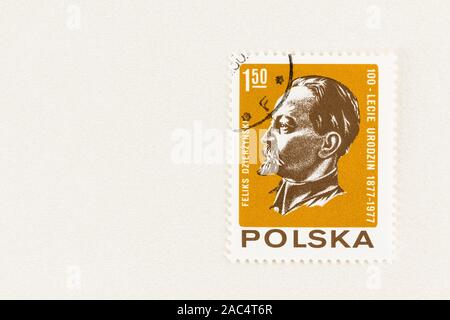 SEATTLE, Washington - Oktober 9, 2019: Polnische Briefmarke mit polnischen revolutionären Feliks Dzierzynski, der Führer der russischen Geheimpolizei. Scott #2334 Stockfoto