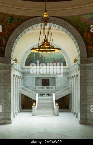 SALT LAKE CITY, Utah - 15. August 2013: Das Atrium und der Oberste Gerichtshof Kammern des State Capitol Stockfoto