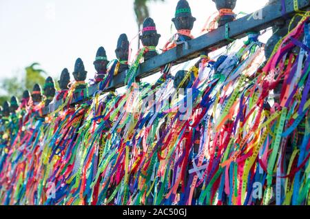 Großen bunten Hintergrund des berühmten Bänder von Senhor do Bonfin, Salvador Brasilien. Stockfoto