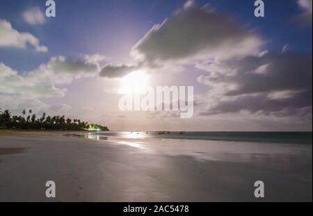 Schönen Langzeitbelichtung nacht Bild von São Miguel dos Milagres Strand Stockfoto