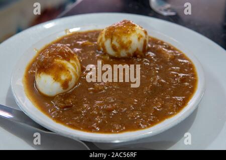 Hart gekochte Eier im Curry in Kochi, Kerala, Indien Kerala Stockfoto