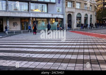 Serbien, 26.November 2019: fußgängerüberweg am Platz der Republik in der Innenstadt von Belgrad. Stockfoto