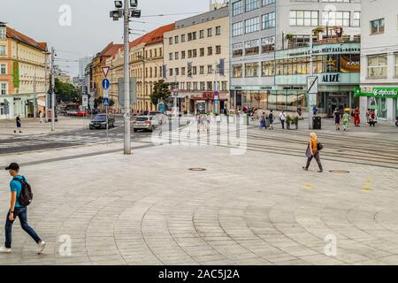 BRATISLAVA, SLOWAKEI - 28. AUGUST 2019: Touristen Bratislava, Hauptstadt der Slowakei Stockfoto