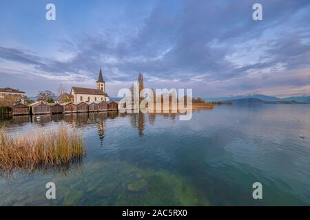 Busskirch, einem verträumten kleinen Dorf am Ufer des Oberen Zürichsee (Obersee), Rapperswil-Jona, St. Gallen, Schweiz. Stockfoto