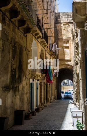 Straßenszene in Valletta, Malta. Stockfoto