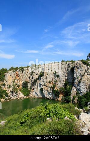 Der Gouffre de l'Oeil Doux im La Clape Massiv in der Nähe von Narbonne, Aude, Occitanie Frankreich Stockfoto