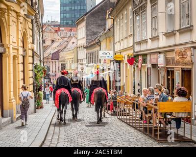 Street Scene mit Pferden aus der Stadt Zagreb Zageb, Kroatien September 14, 2019 Stockfoto