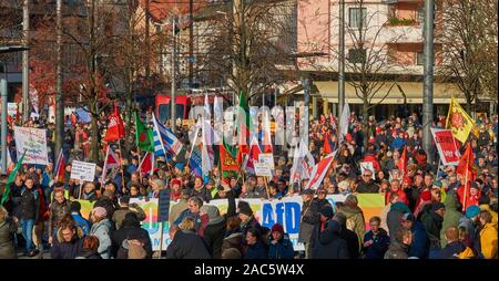 Braunschwig, Deutschland, 30. November, 2019: 20.000 Menschen in Braunschweig gegen die AFD Parteitag zeigen Stockfoto