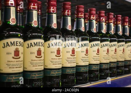 Tjumen, Russia-November 05, 2019: Flasche Jameson Irish Whiskey. Jameson ist bei Weitem die beste verkaufen Irish Whiskey Stockfoto