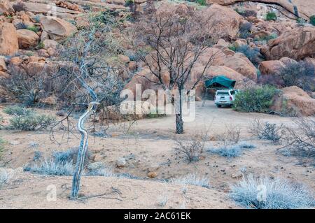 4x4 Auto, im Spitzkoppe Campsite, Namibia Stockfoto