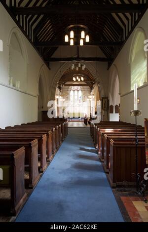 22. August 2019: das Innere der Hl. Jungfrau Maria Kirche Hambledon Stockfoto