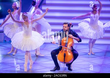 Suhl, Deutschland. 30 Nov, 2019. Hauser in das Adventsfest der 100.000 Lichter Programm auf ARD durchführen. Quelle: Michael Reichel/dpa/Alamy leben Nachrichten Stockfoto