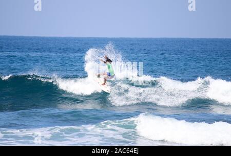 San Fernando, Philippinen. 30 Nov, 2019. John Mark Redwitz der Philippinischen Surfen Team am letzten Tag von trocken laufen in Vorbereitung auf das Meer Spiele 2019 surfen Konkurrenz an Monaliza, Point Break, La Union. (Foto von Mary Grace Catin/Pacific Press) Quelle: Pacific Press Agency/Alamy leben Nachrichten Stockfoto