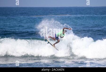 San Fernando, Philippinen. 30 Nov, 2019. Edito Alcala der Philippinischen Surfen Team am letzten Tag von trocken laufen in Vorbereitung auf das Meer Spiele 2019 surfen Konkurrenz an Monaliza, Point Break, La Union. (Foto von Mary Grace Catin/Pacific Press) Quelle: Pacific Press Agency/Alamy leben Nachrichten Stockfoto