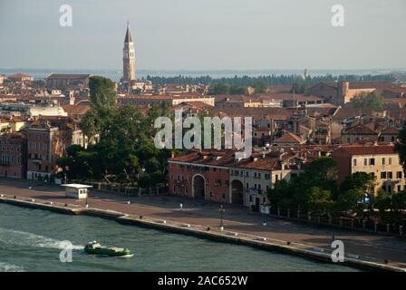 Venedig, Italien: Luftaufnahme von Venedig Waterfront: Promenade 'Riva dei Sette Martiri' Stockfoto