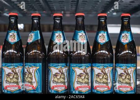 Tjumen, Russia-November 05, 2019: wolpertinger Flaschen Bier in den Regalen der SB-Warenhaus Metro Cash und Carry Stockfoto
