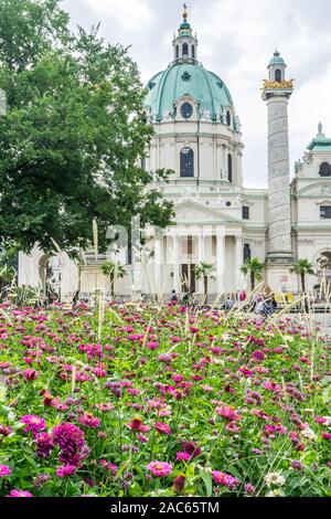 Kirche des hl. Karl Borromäus, (Karlskirche), Karlsplatz Wien, Österreich, Europa, Stockfoto