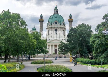 Kirche des hl. Karl Borromäus, (Karlskirche), Karlsplatz Wien, Österreich, Europa, Stockfoto