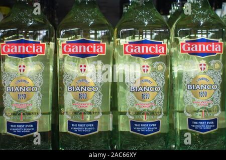 Tjumen, Russia-November 05, 2019: gancia Bianco weißer Wermut, in den Regalen der SB-Warenhaus Metro Cash und Carry Stockfoto