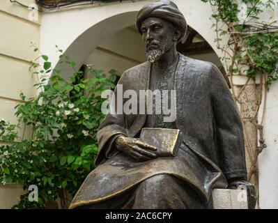 Bronzestatue von Mosche Ben Maimon oder Ben Maimonides, jüdische Philosoph 1135-1204 in Córdoba in Spanien. Stockfoto