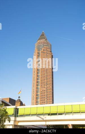 Franakfurt, Deutschland-20 Sept 2019: Messeturm, oder Messe Turm, ist ein 63-stöckiges, 257 m Hochhaus in der Main Stadtteil von Frankfurt am Main, Deutschland. Stockfoto