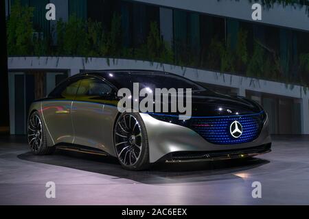 FRANKFURT - Sep 20, 2019: Silber Mercedes-Benz Vision EQS-Premiere von Voll elektrische Luxus Concept Car mit futuristischen Design auf der IAA 2019 Internati Stockfoto