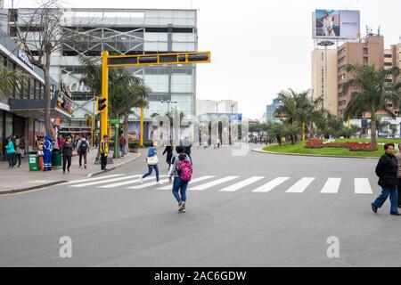 LIMA, PERU - September 08 th 2019: Verkehr Blick über die Stadt Lima, Peru Stockfoto