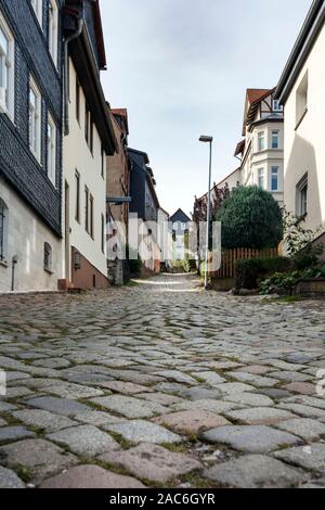 Die stark steigenden Gassen mit Kopfsteinpflaster in Eisenach Stockfoto