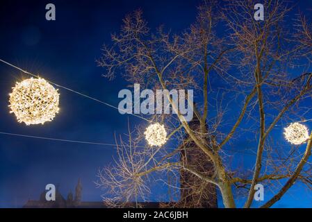 Deutschland, Magdeburg - November 30, 2019: Auf dem Platz der Kathedrale gibt es Weihnachten Licht Skulpturen, die von der Magdeburger Weihnachten ligh gehören Stockfoto