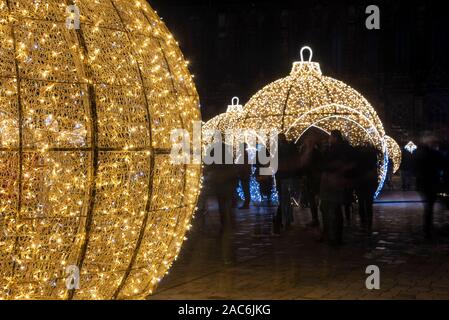 Deutschland, Magdeburg - November 30, 2019: Auf dem Platz der Kathedrale gibt es Weihnachten Licht Skulpturen, die von der Magdeburger Weihnachten ligh gehören Stockfoto