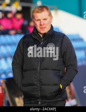 Dingwall, Schottland, Großbritannien. 1. Dez 2019. 1. Dezember 2019; globale Energie Stadion, Dingwall, Highland, Schottland; Schottische Premiership Fußball, Ross County gegen Celtic, Keltischer Manager Neil Lennon kommt für die match-redaktionelle Verwendung Credit: Aktion Plus Sport Bilder/Alamy leben Nachrichten Stockfoto