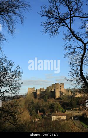 Ludlow Castle von whitcliffe Gemeinsame, Ludlow, Shropshire, England, UK gesehen. Stockfoto