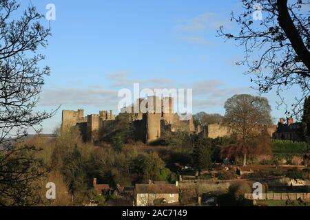 Ludlow Castle von whitcliffe Gemeinsame, Ludlow, Shropshire, England, UK gesehen. Stockfoto