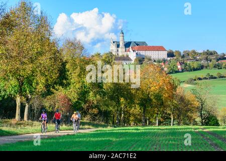 Senior Group, eine Radtour in der wunderschönen Natur im südlichen Deutschland Stockfoto