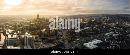 Antenne Panoramablick über Sheffield City während eines kalten frostigen Wintermorgen Stockfoto