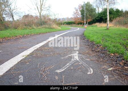 Dezember 2019 - Wenig verwendet, Fußweg und Radweg in der Somerset Village von Cheddar. Stockfoto