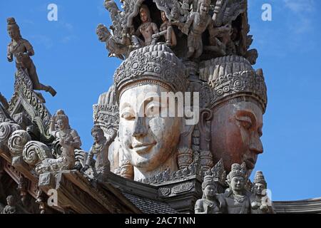 Schnitzerei, Buddhas am Tempel Heiligtum der Wahrheit, Pattaya, Thailand, Stockfoto