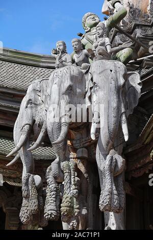 Schnitzerei, Elefanten am Tempel Heiligtum der Wahrheit, Pattaya, Thailand, Stockfoto