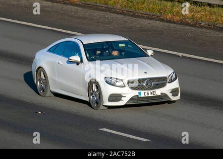 2012 weißen Mercedes-Benz SLK 200 AMG Sport Blue-Cie; Verkehr, Transport, moderne Fahrzeuge, Limousinen, South-bound motorisch auf der M61 Autobahn, Großbritannien Stockfoto