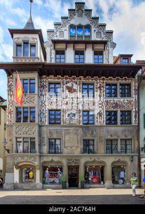 Bemalte Haus in Dormach Hirschenplatz zum Gedenken an die Schlacht, Luzern, Schweiz Stockfoto