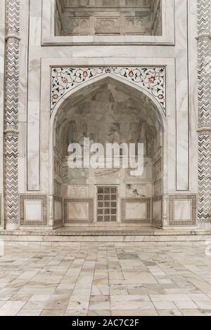 Dekoriert Marble Arch Denkmal des Taj Mahal in Agra, Indien Stockfoto