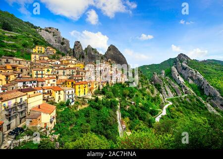 Castelmezzano Dorf im Lukanischen Apennin. Basilicata, Italien. Stockfoto