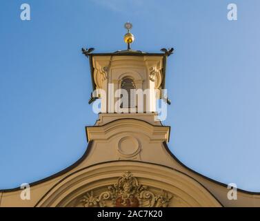 Fassade und Details der barocken "Alte Landhaus'. Das Gebäude ist auf Maria Theresien Straße im Zentrum von Innsbruck, Österreich, Europa. A B Stockfoto