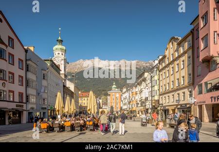 INNSBRUCK, Österreich, Europa - Oktober 26, 2019: historisches Zentrum von Innsbruck. Die Hauptstraße der Altstadt in Tirol Land. Stockfoto